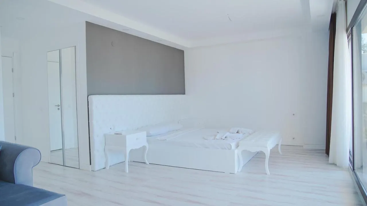 Oezel Bahceli Villa Kusadasi