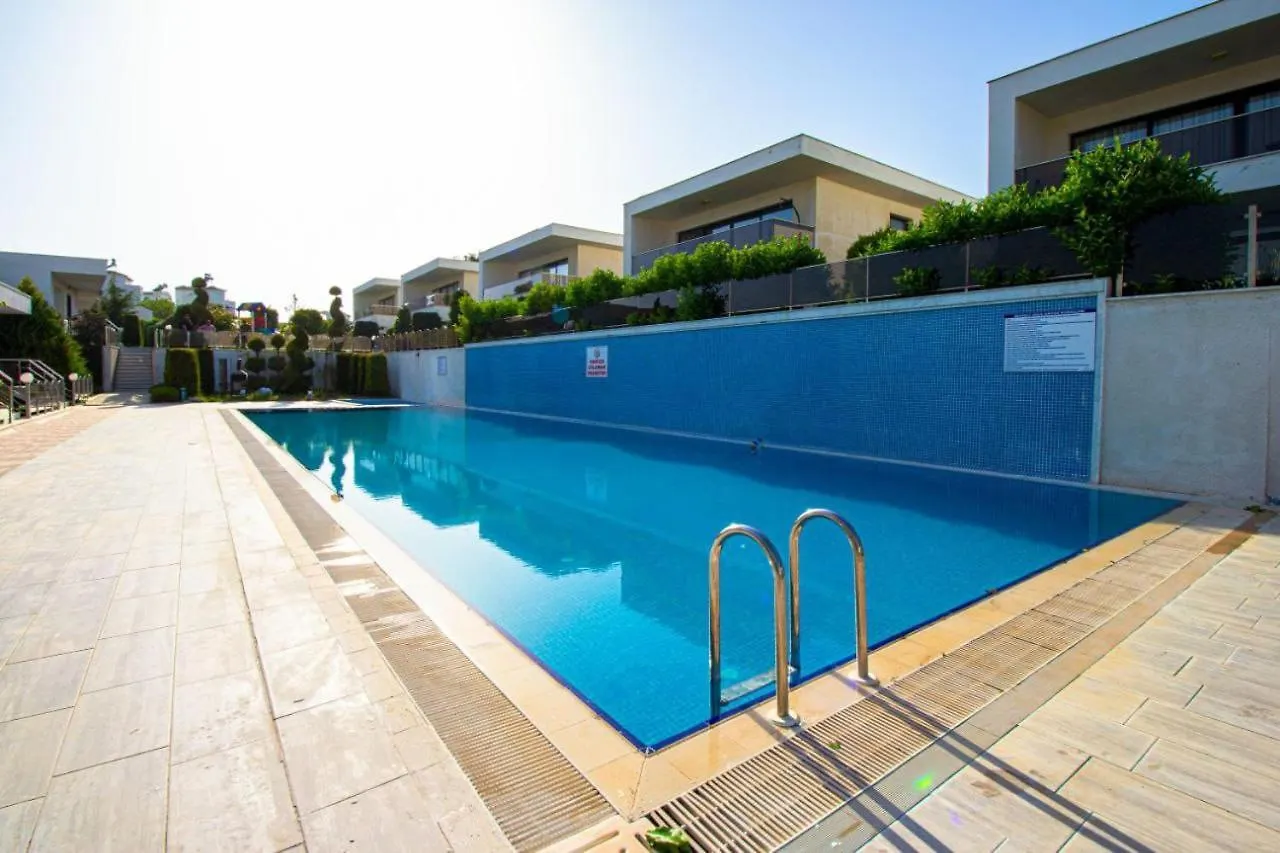 Oezel Bahceli Villa Kusadasi 0*,