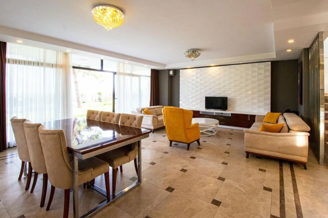 Oezel Bahceli Villa Kusadasi